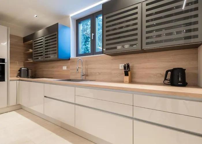 Four Seasons Вилла Врси