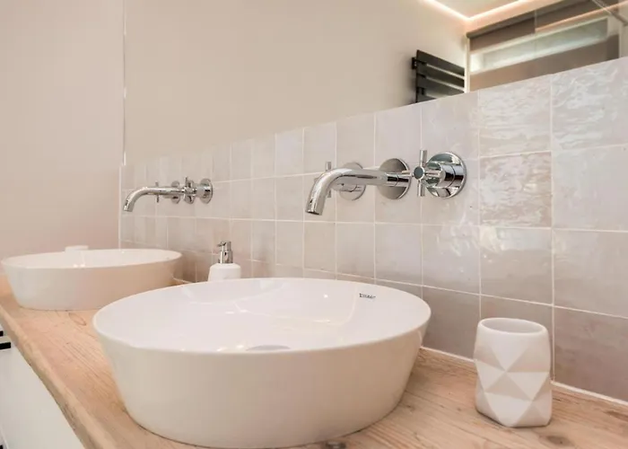 Four Seasons Вилла *