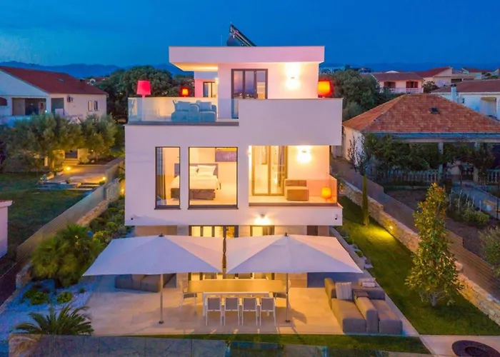 Four Seasons Villa *